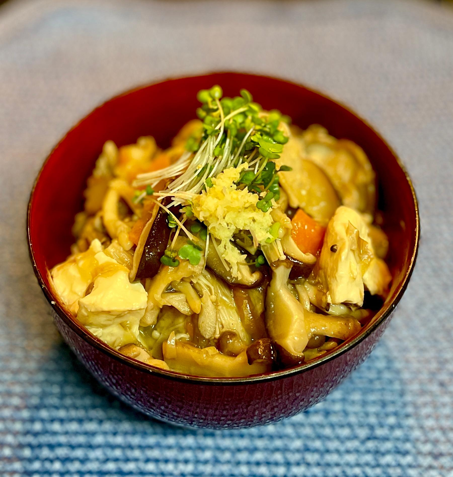 ヘルシーが過ぎる♡湯葉とキノコと豆腐のみぞれ煮丼