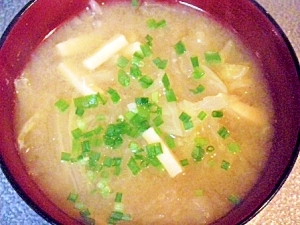 玉葱と白菜と高野豆腐のお味噌汁
