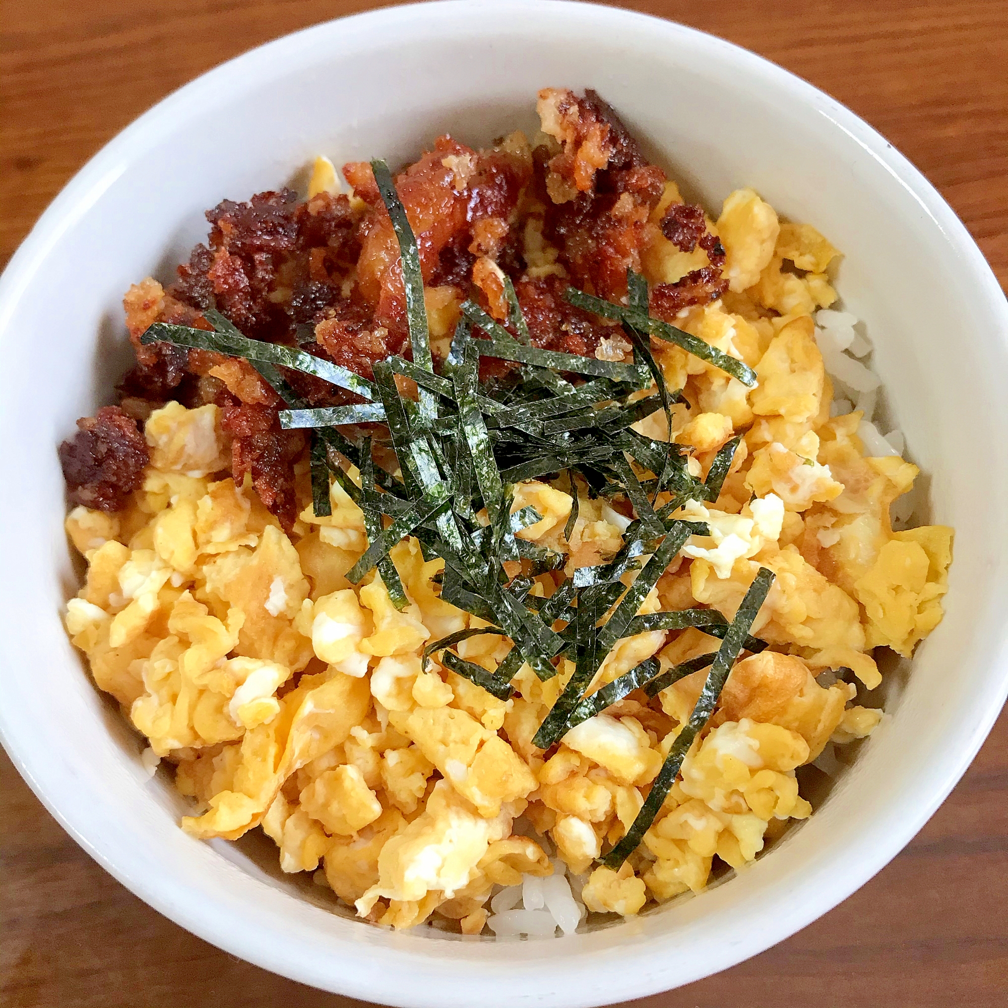 鶏肉パン粉焼きと卵そぼろの丼