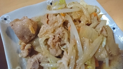 レンジで簡単！豚肉ともやしのホットサラダ