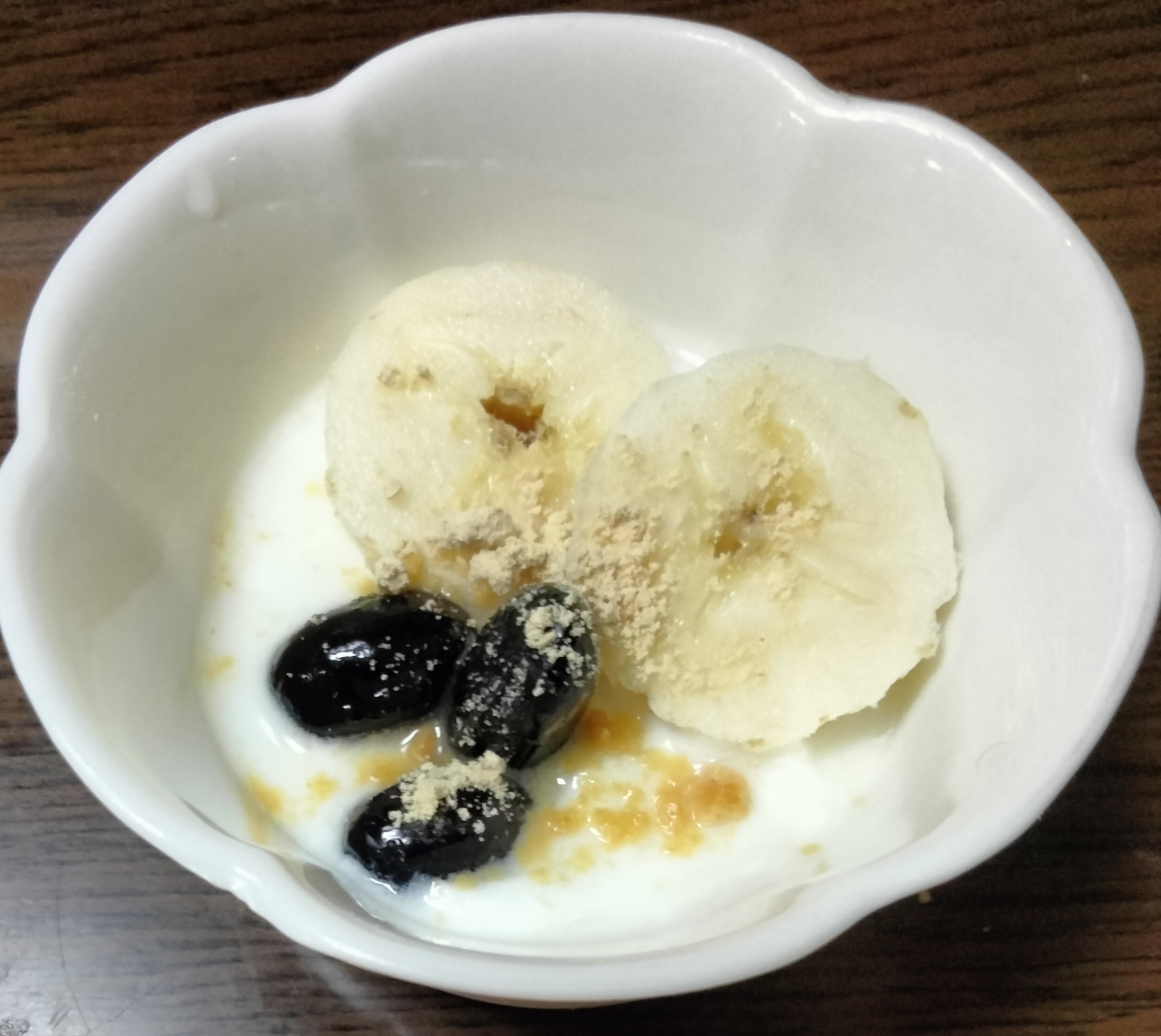 今日のヨーグルト♡バナナ&黒豆 きな粉かけて