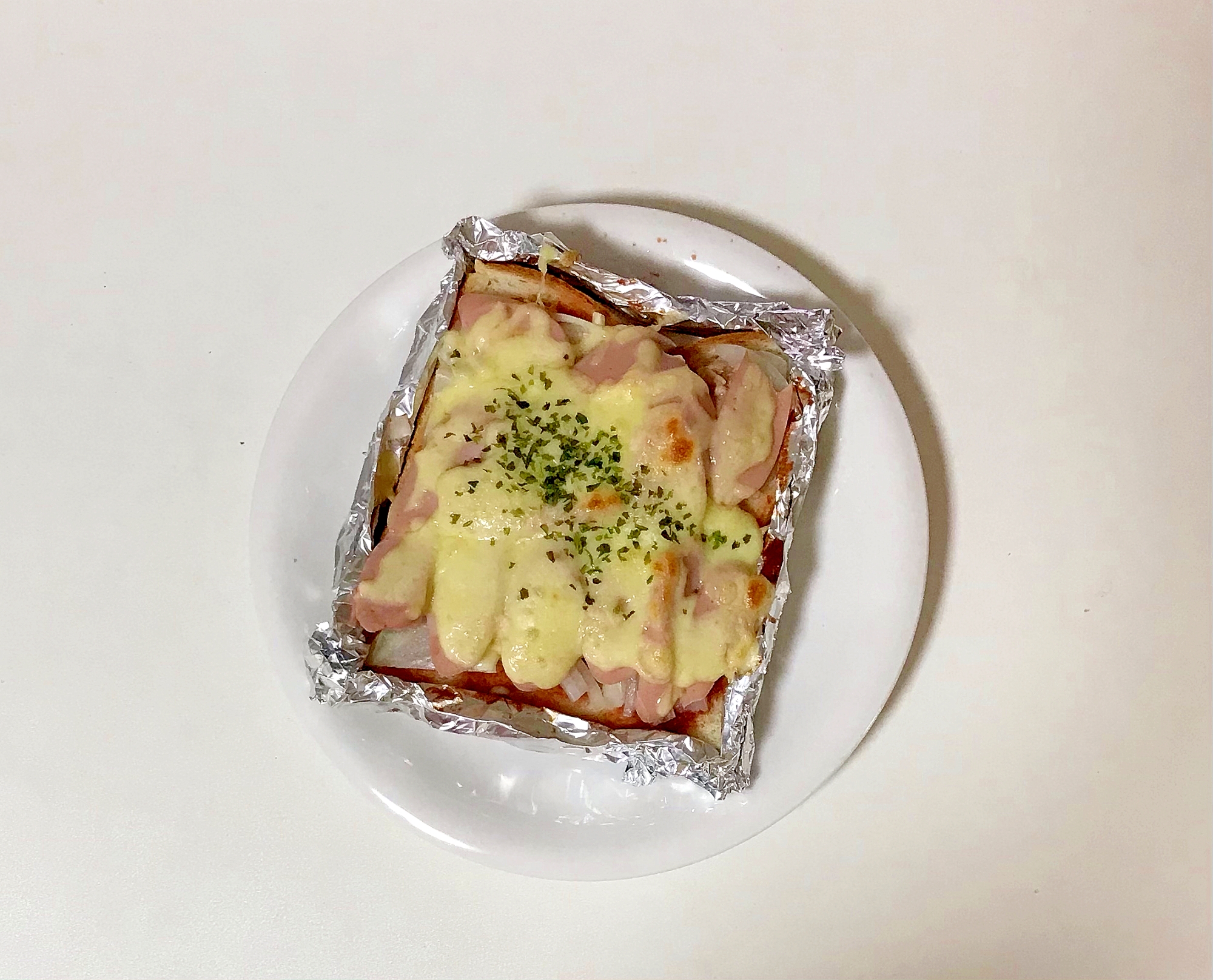 魚肉ソーセージのピザトースト