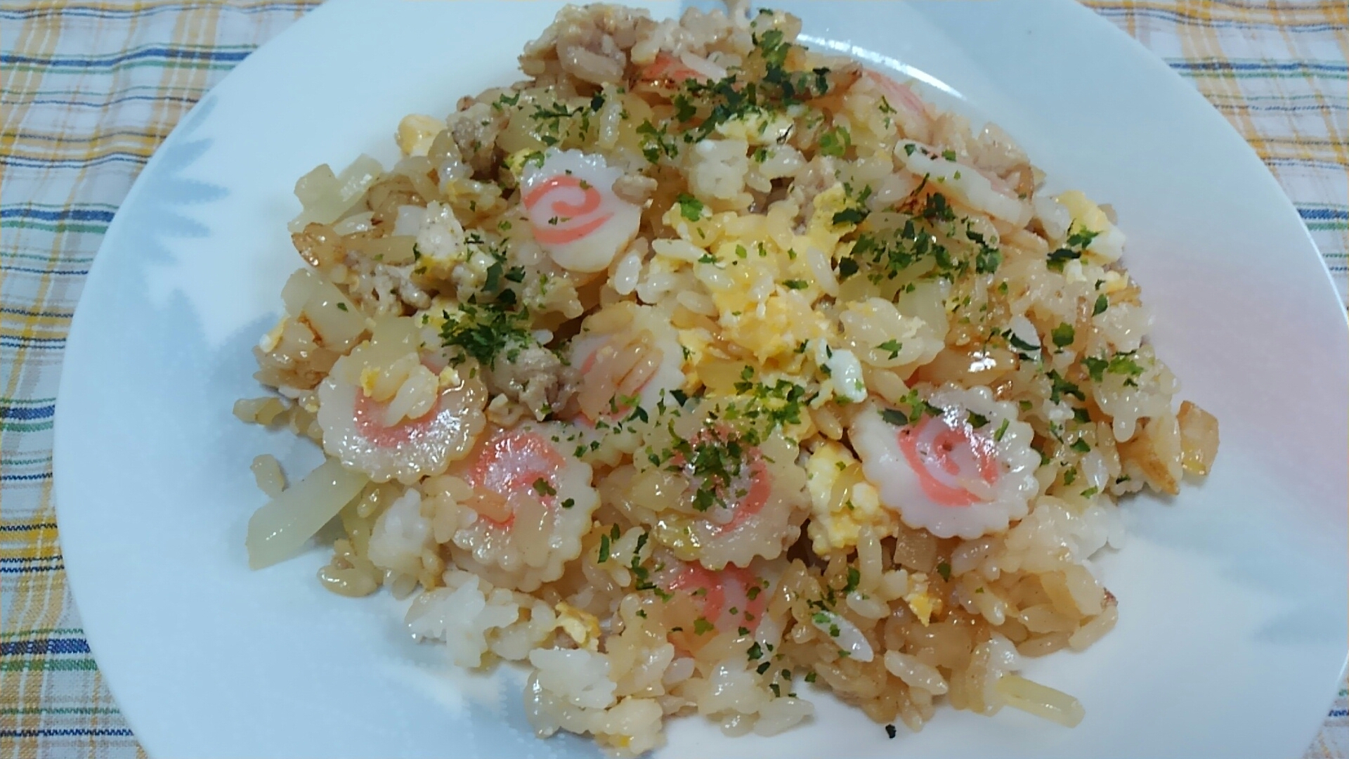 豚肉と玉ねぎとなると巻きと卵の炒飯☆