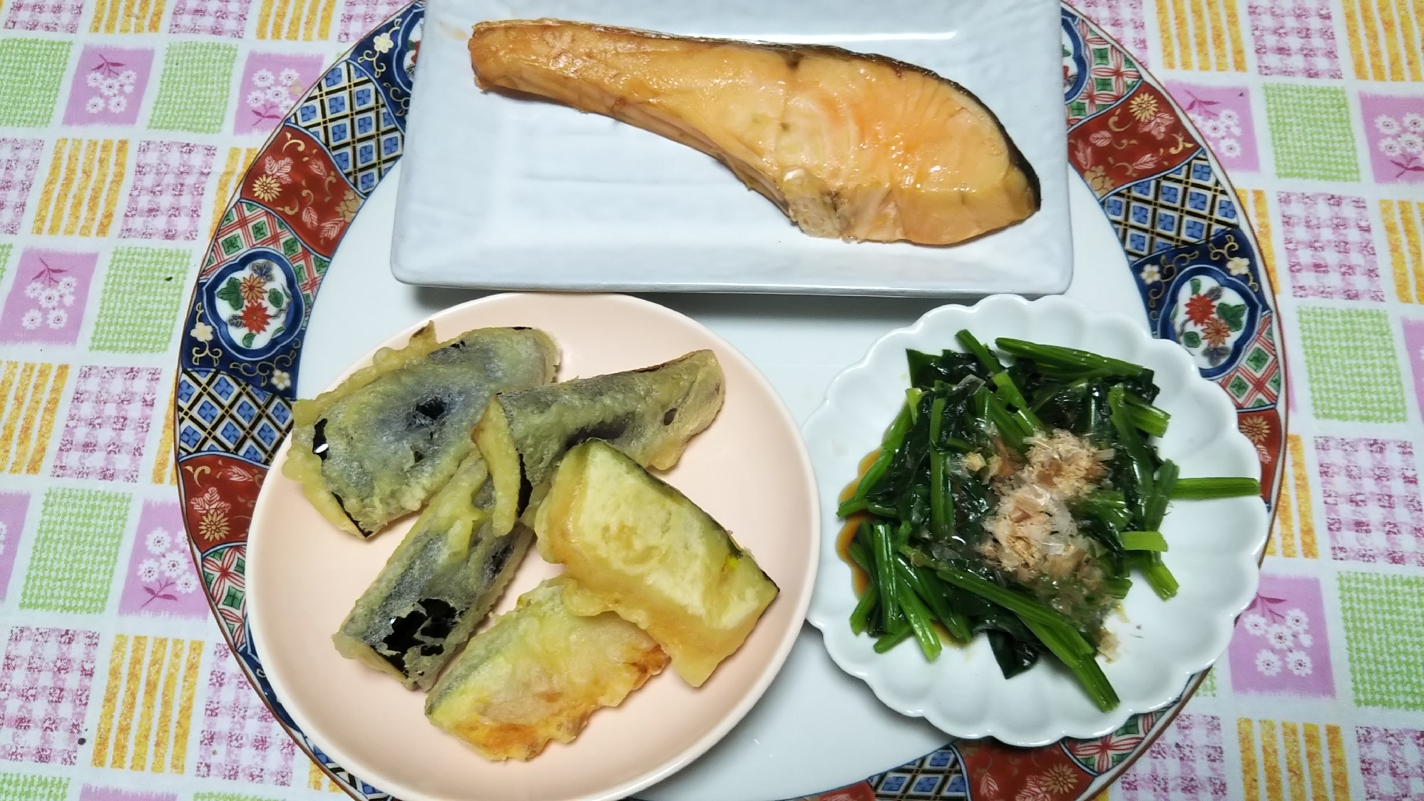 なすとカボチャの天ぷらと焼き鮭とほうれん草のお浸し レシピ 作り方 By ミニー7015 楽天レシピ