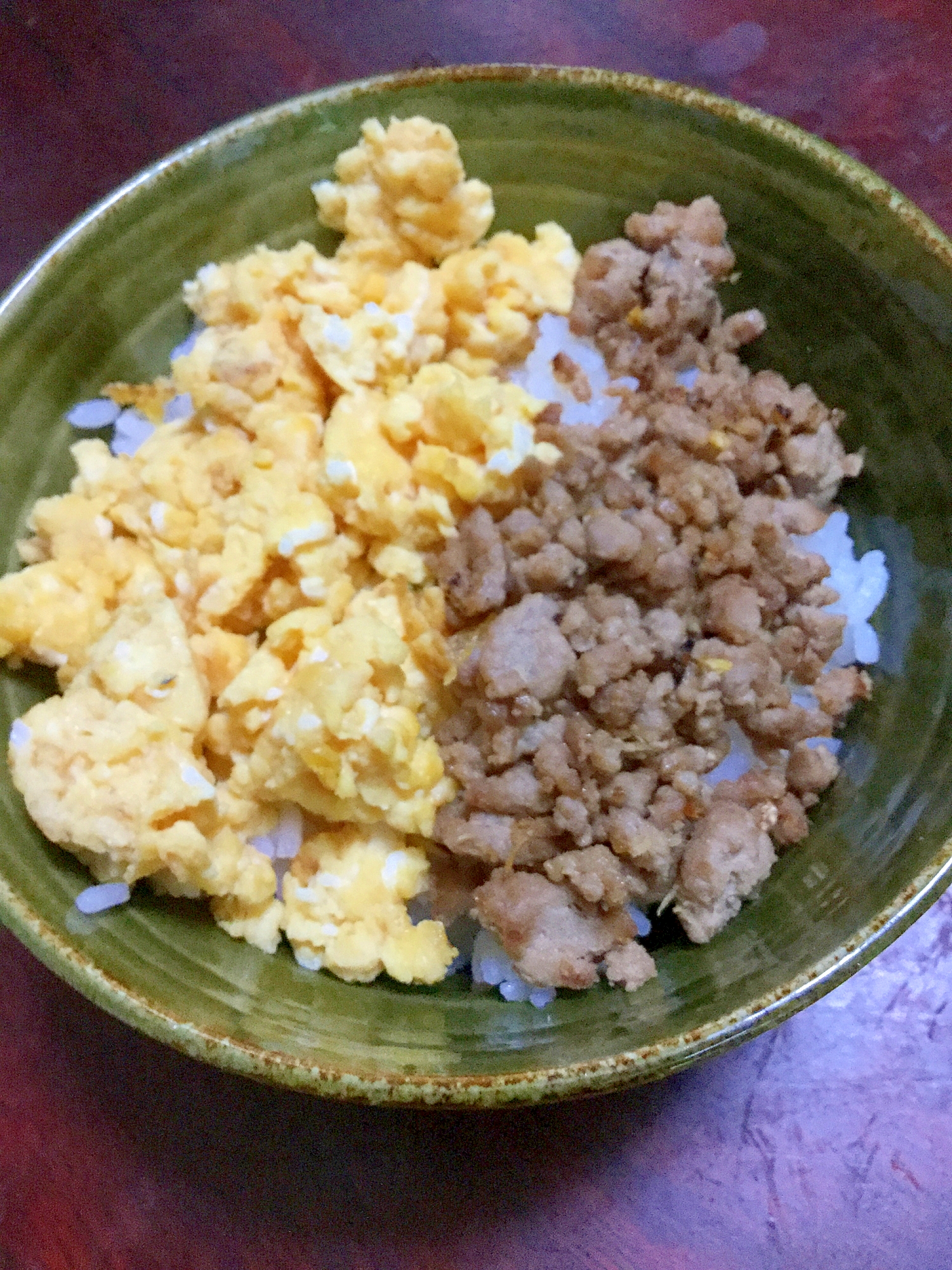 ニンニク醤油deそぼろ2色丼！