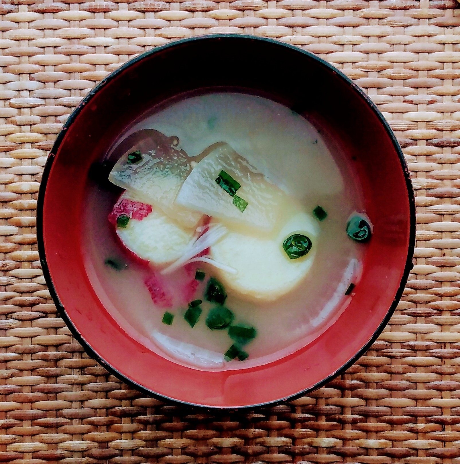 さつまいもと大根の味噌汁