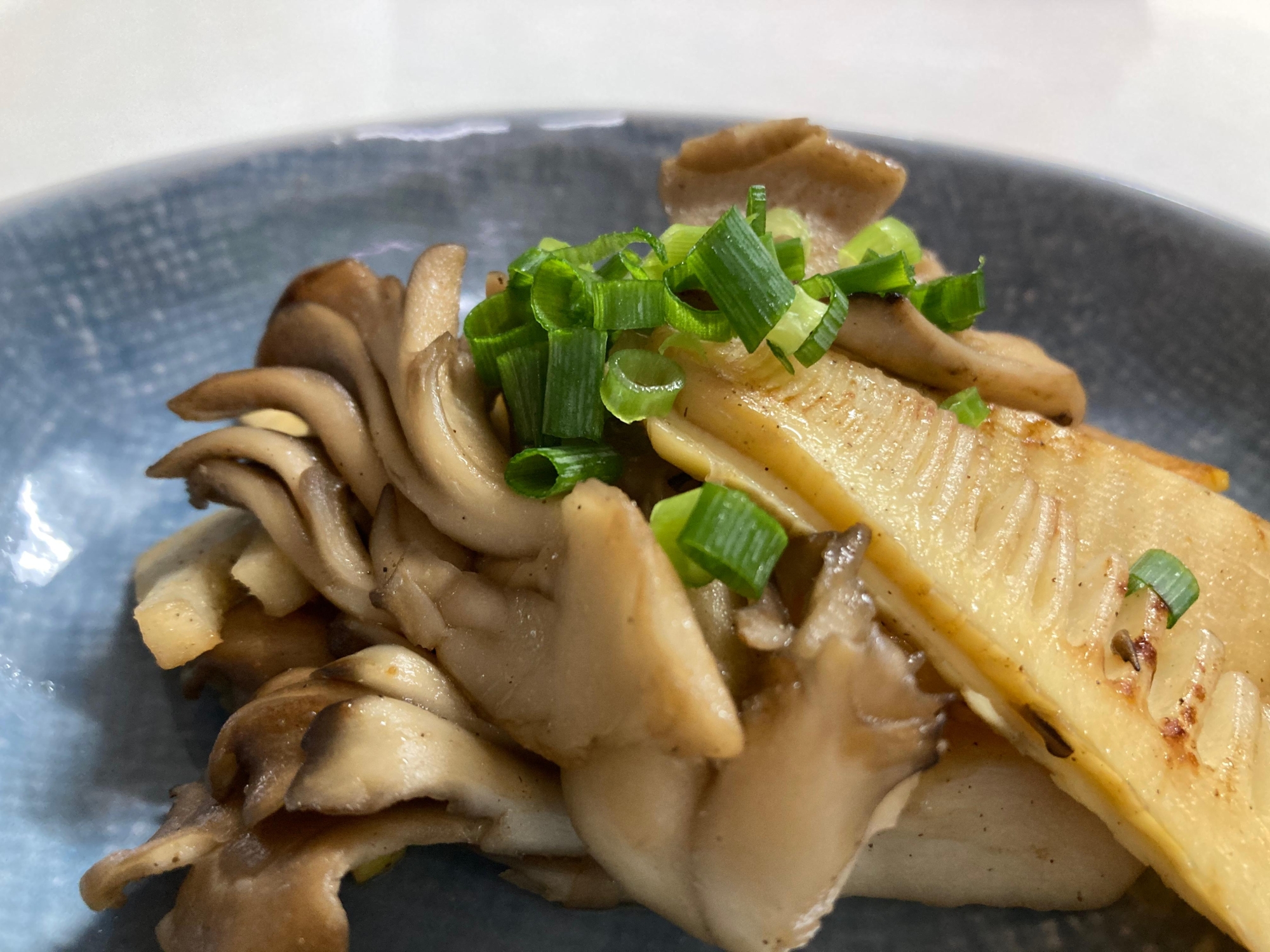 食物繊維たっぷり！タケノコと舞茸の醤油炒め！