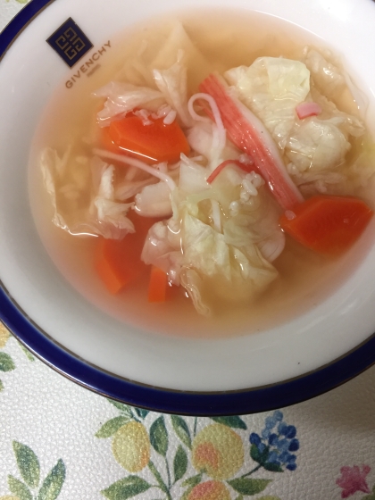 キャベツとしめじと人参と玉ねぎのコンソメスープ
