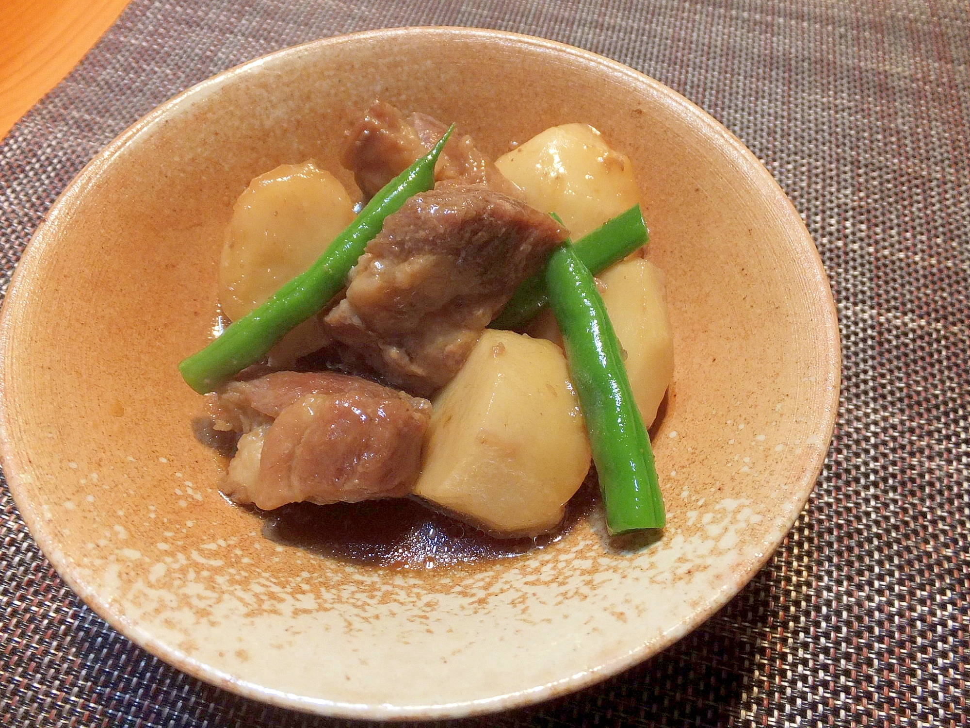 里芋と豚かたまり肉の煮物