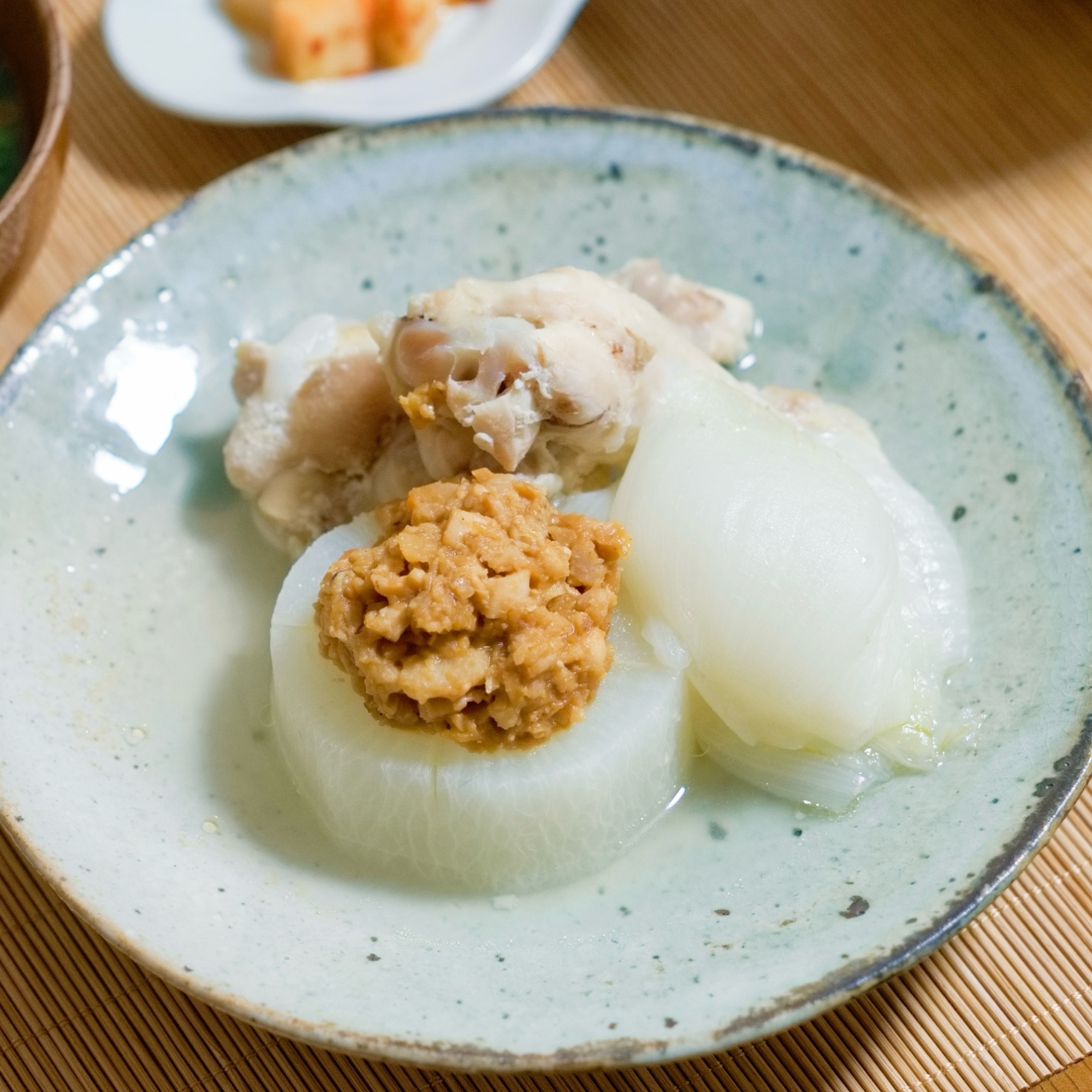 大根、玉ねぎ、鶏手羽元のふろふき【和食・主菜】