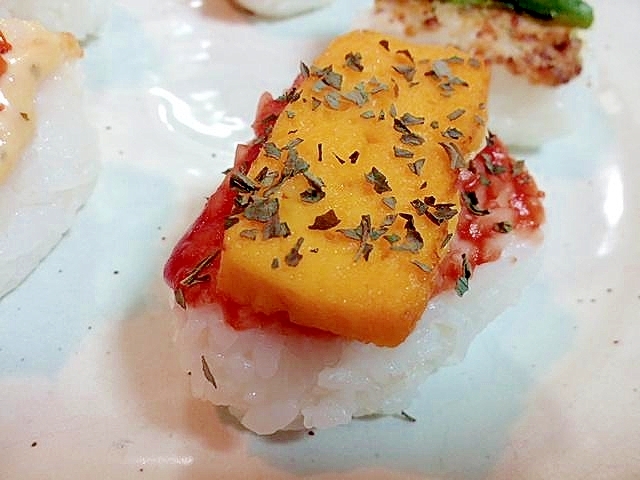 ケチャ&バジルで 玉子焼きの焼おにぎり