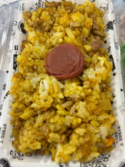 梅干しを入れていますが、お弁当に作りました。