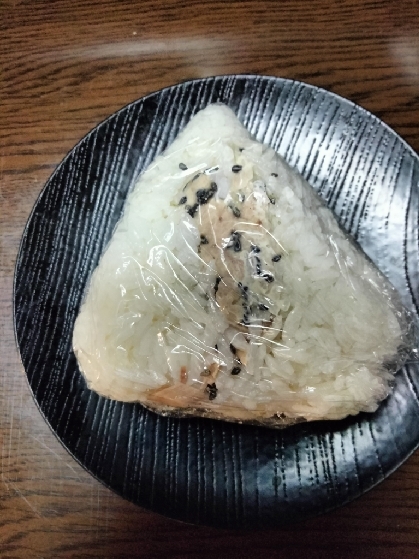 ツナマヨごまおにぎり