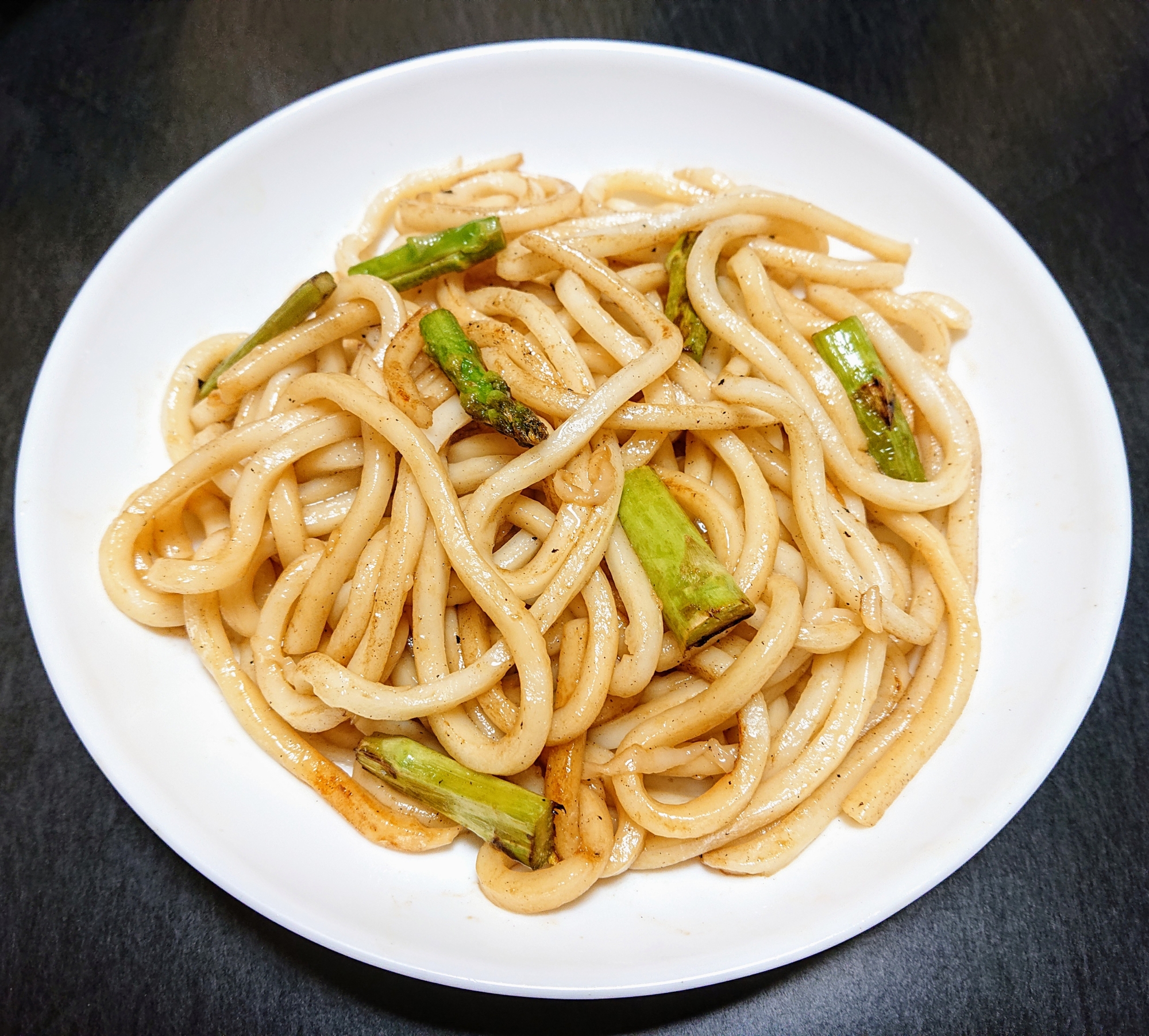 バター醤油のアスパラ焼うどん