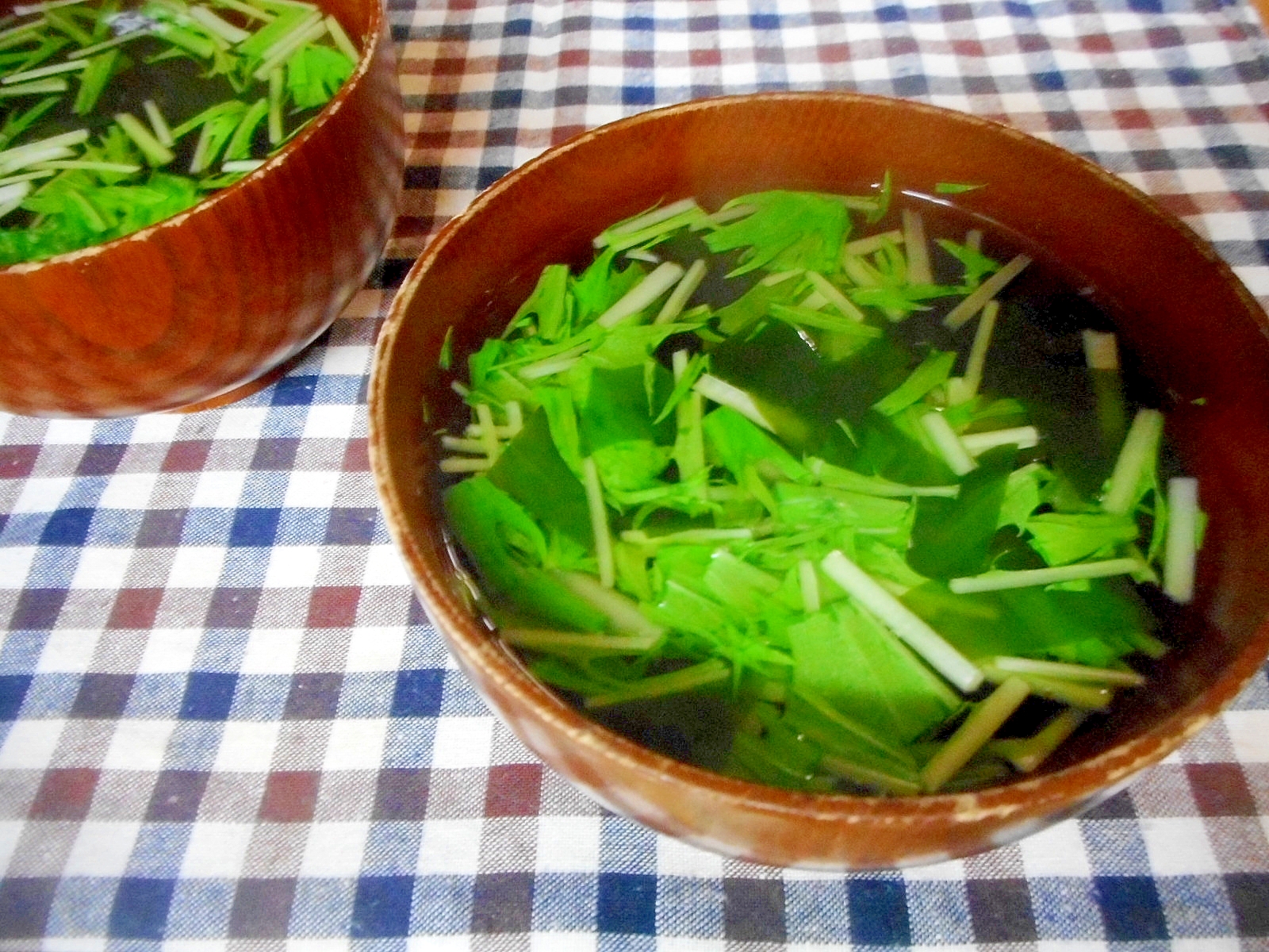 あごだしで水菜とわかめのお吸い物