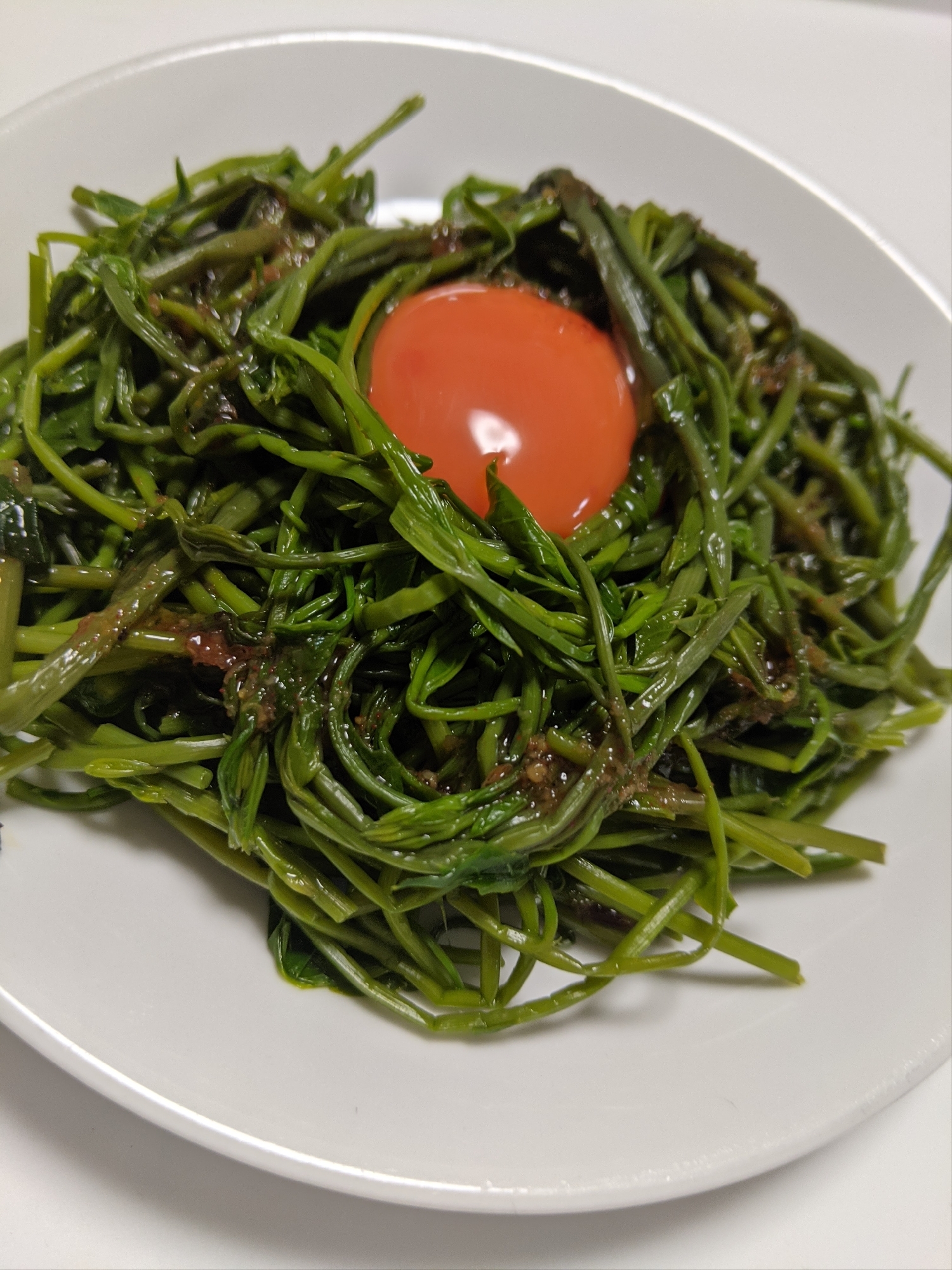 あけびの芽の卵黄あえ