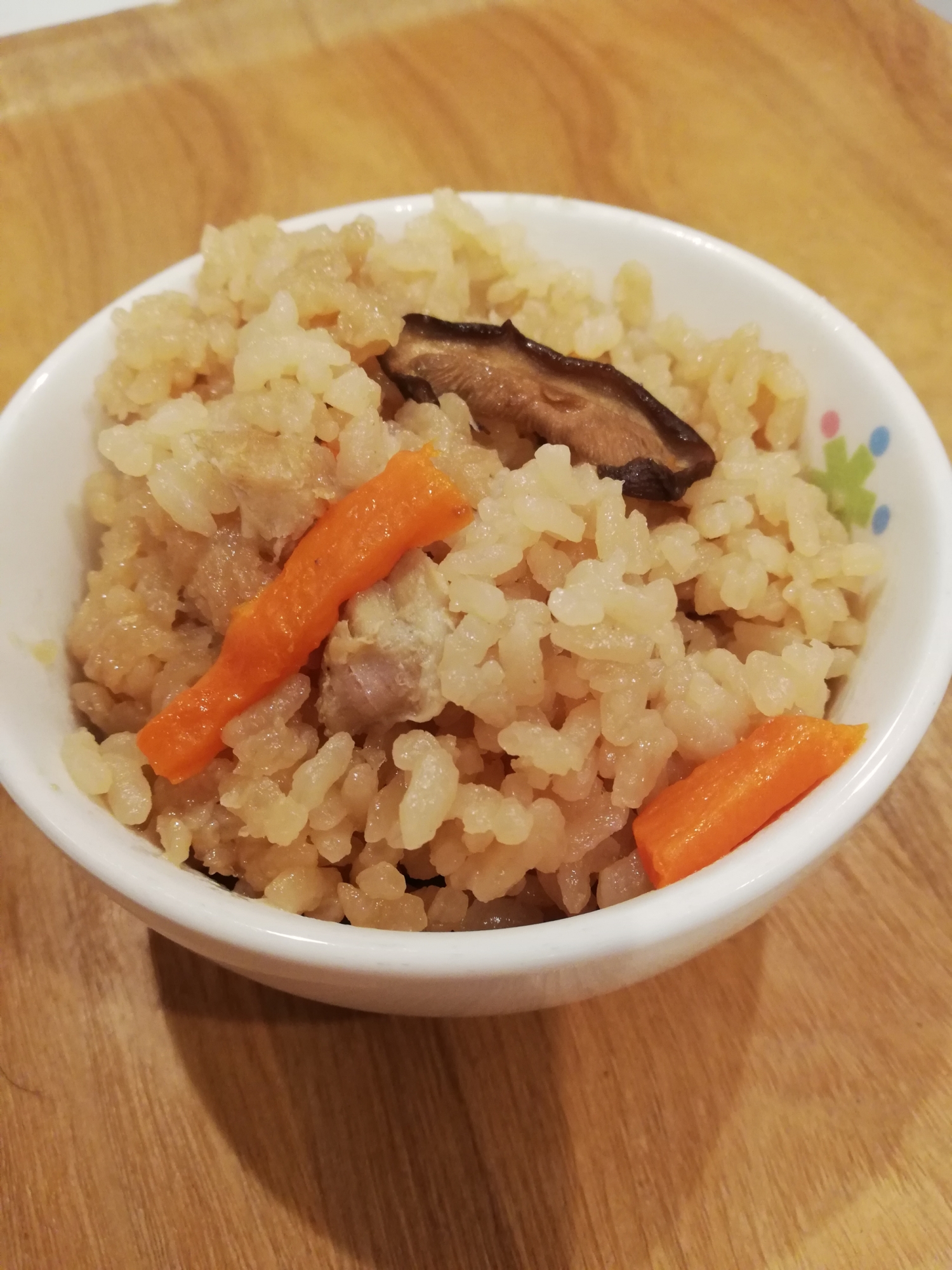 簡単　めんつゆで♪鶏もも肉の炊き込みご飯