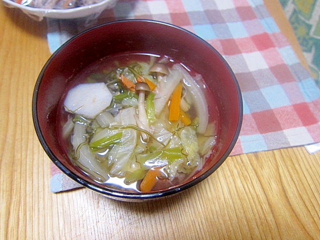 白菜納豆昆布人参里芋のしめじ葱スープ
