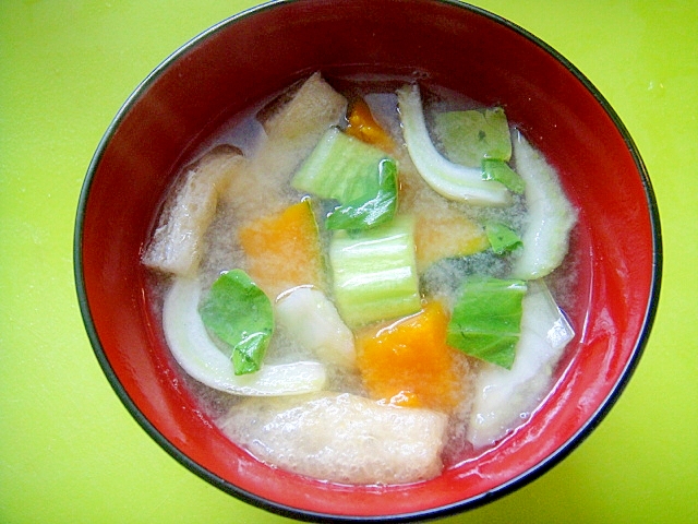 かぼちゃとチンゲン菜油揚げの味噌汁