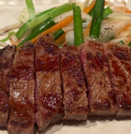 ＊春キャベツと小松菜の付け合わせとステーキ＊