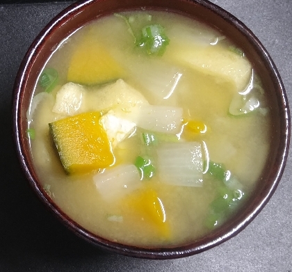 甘〜い♡かぼちゃと玉ねぎの味噌汁