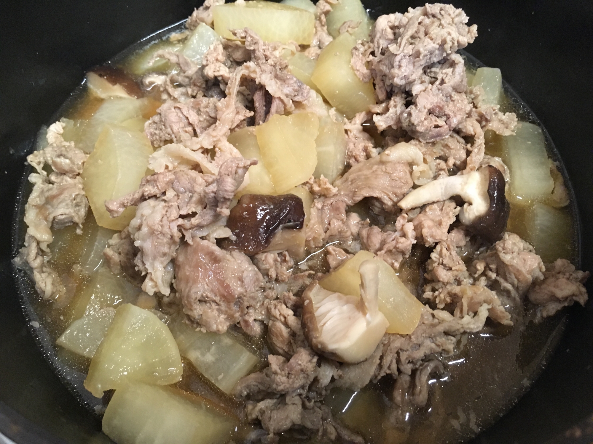 大根消費☆醤油麹でしっとり豚コマと大根の煮物