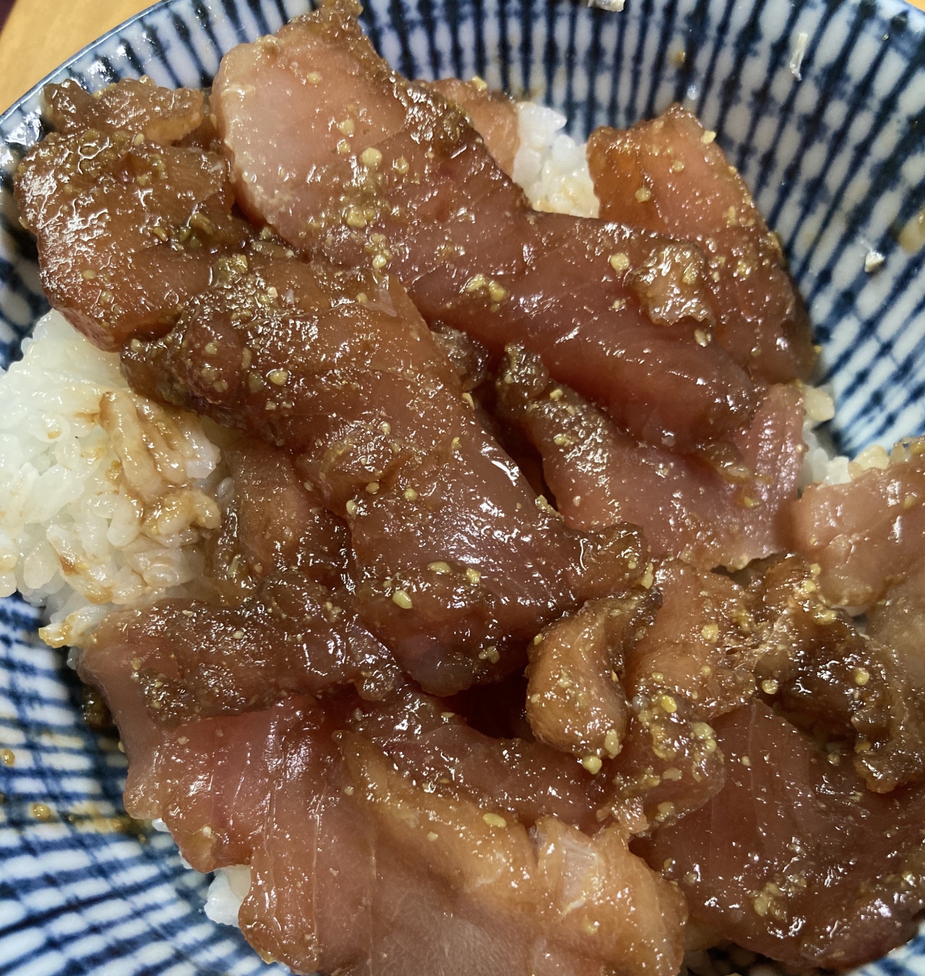 ごま醤油まぐろ漬け丼