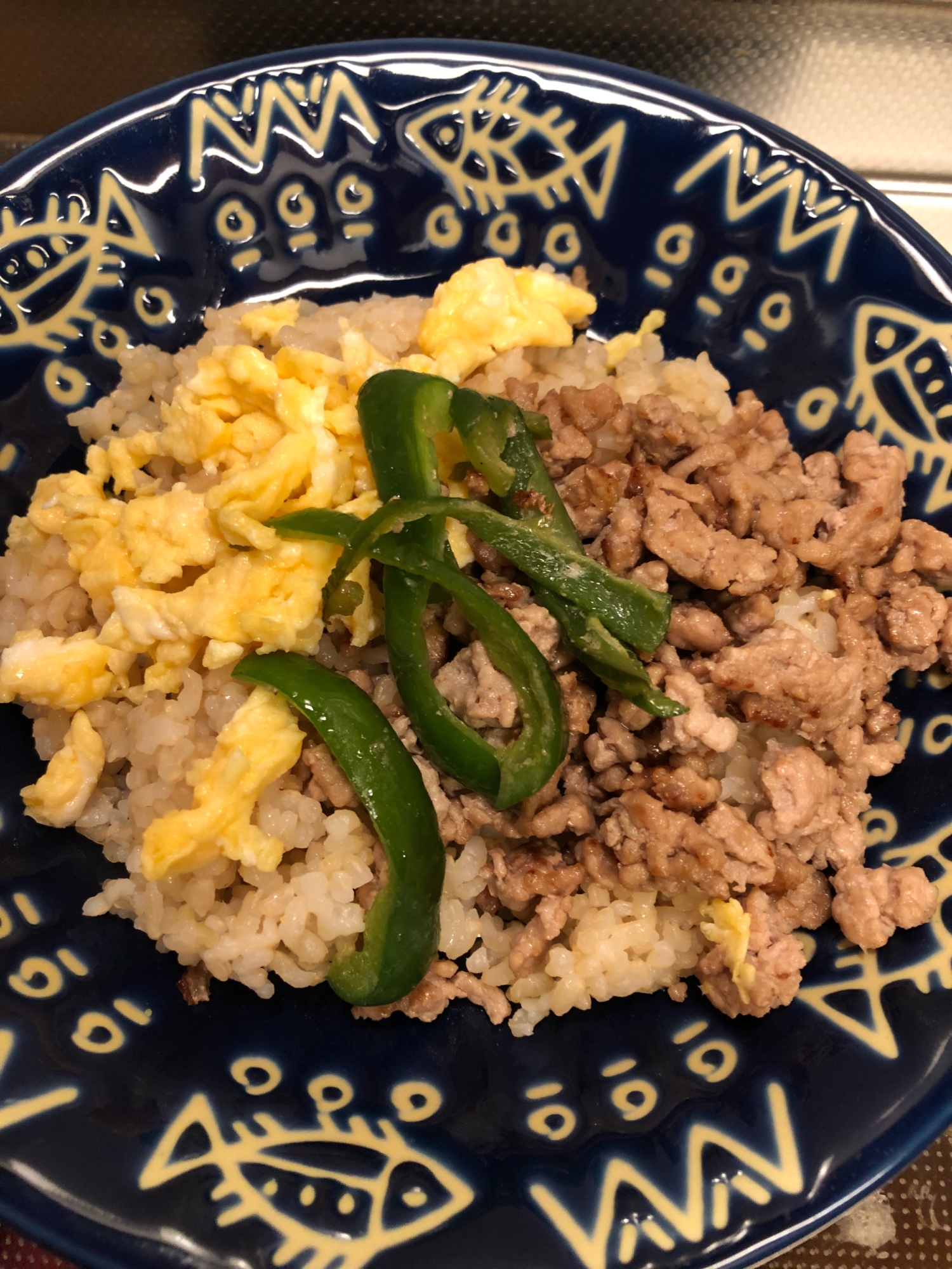 ひき肉たっぷり♪ピーマンとひき肉の三色ライス^_^