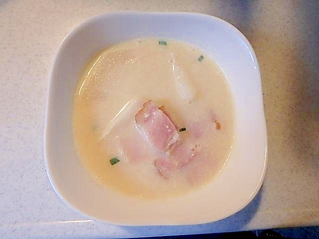 かぶとベーコンの豆乳スープ