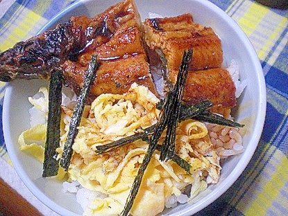 「市販のかば焼きで！　ウナ玉丼」　　♪♪