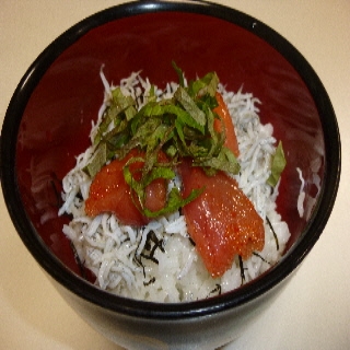 簡単で旨い☆　「釜揚げしらす明太子丼」