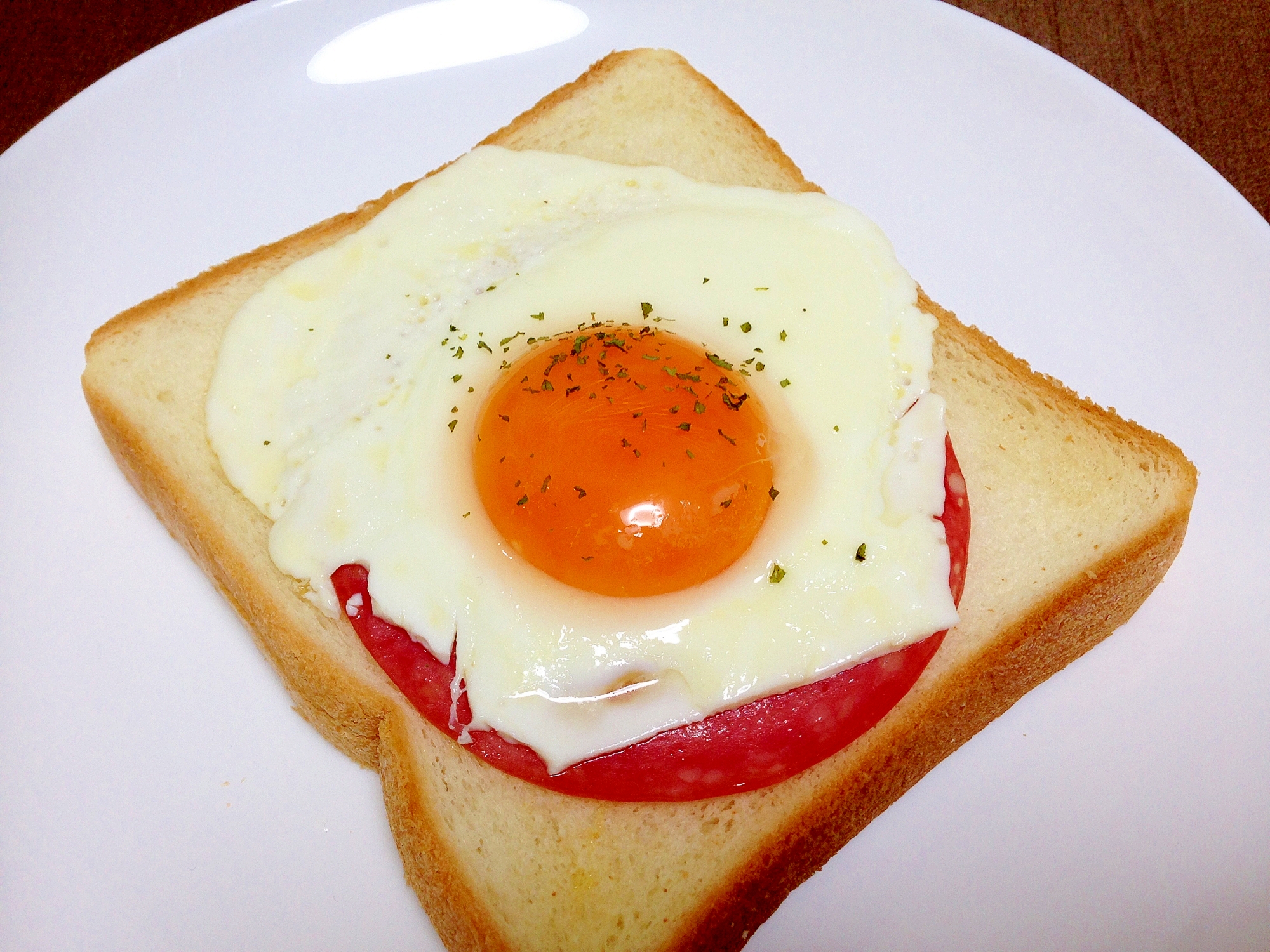 朝食に☆ボロニアソーセージのエッグトースト