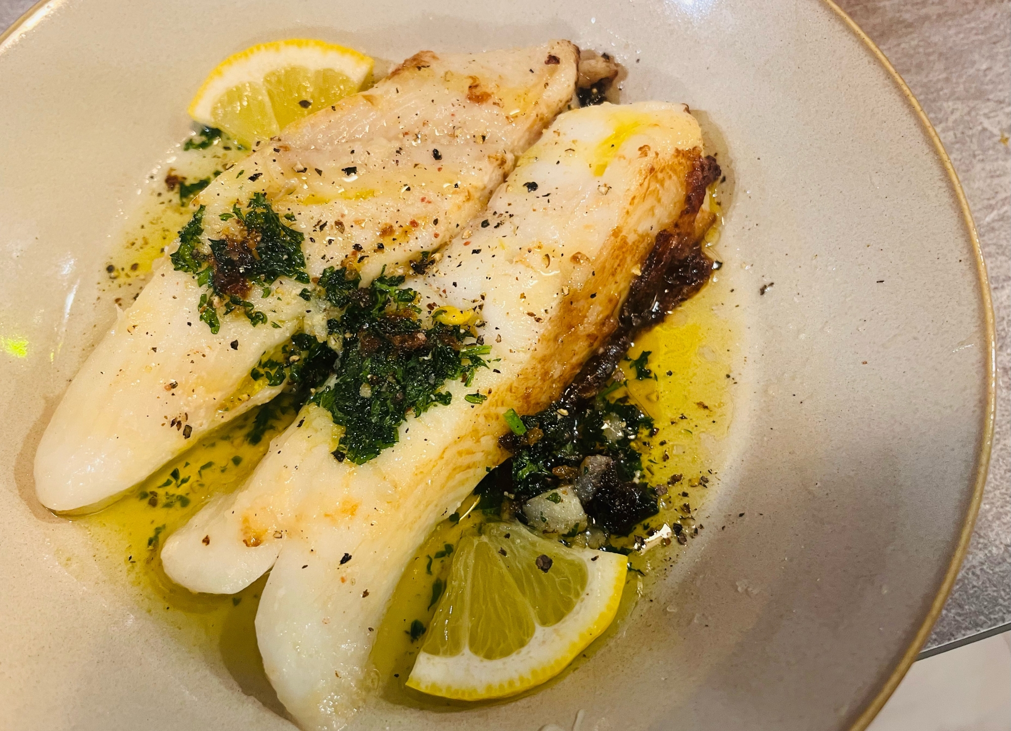 本場スペインの味を再現！白身魚のハーブソテー