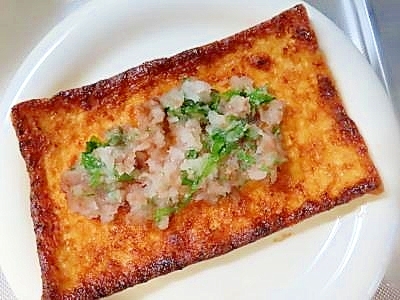 簡単・節約・焼き油揚げの爽やか梅おろしのせ