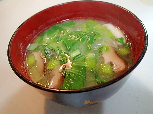 小松菜と生椎茸と新玉ねぎのお味噌汁