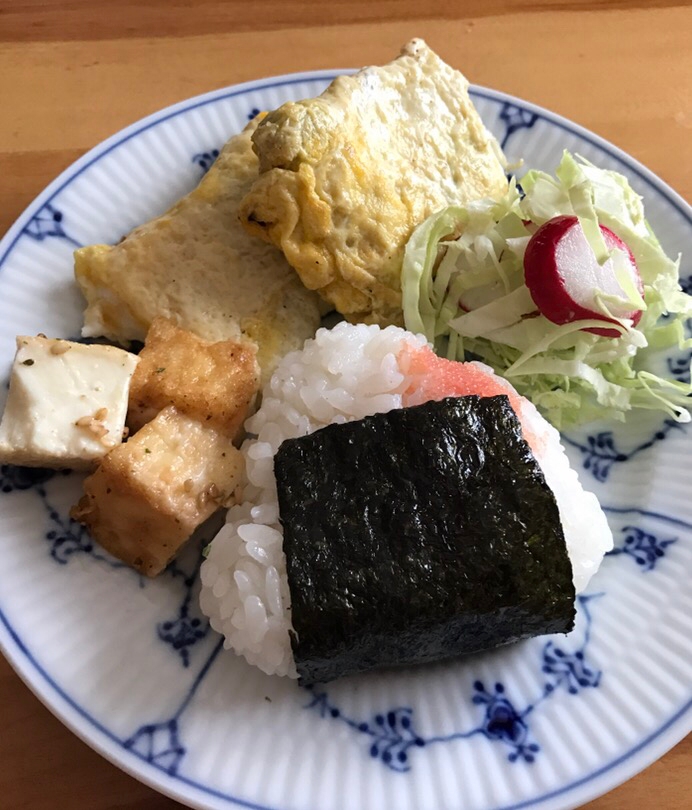 明太子おむすびの朝ごはんプレート