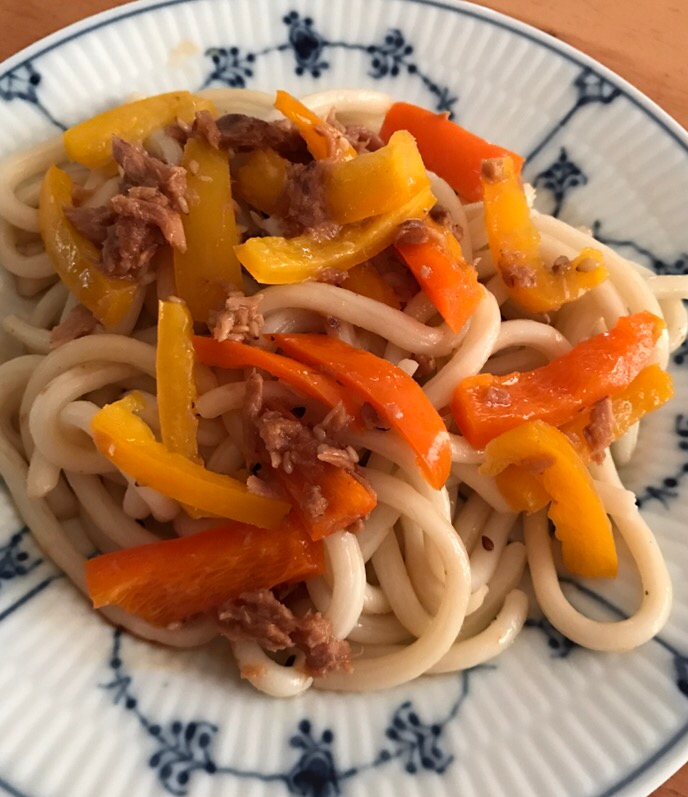 はごろも煮とパプリカの焼うどん