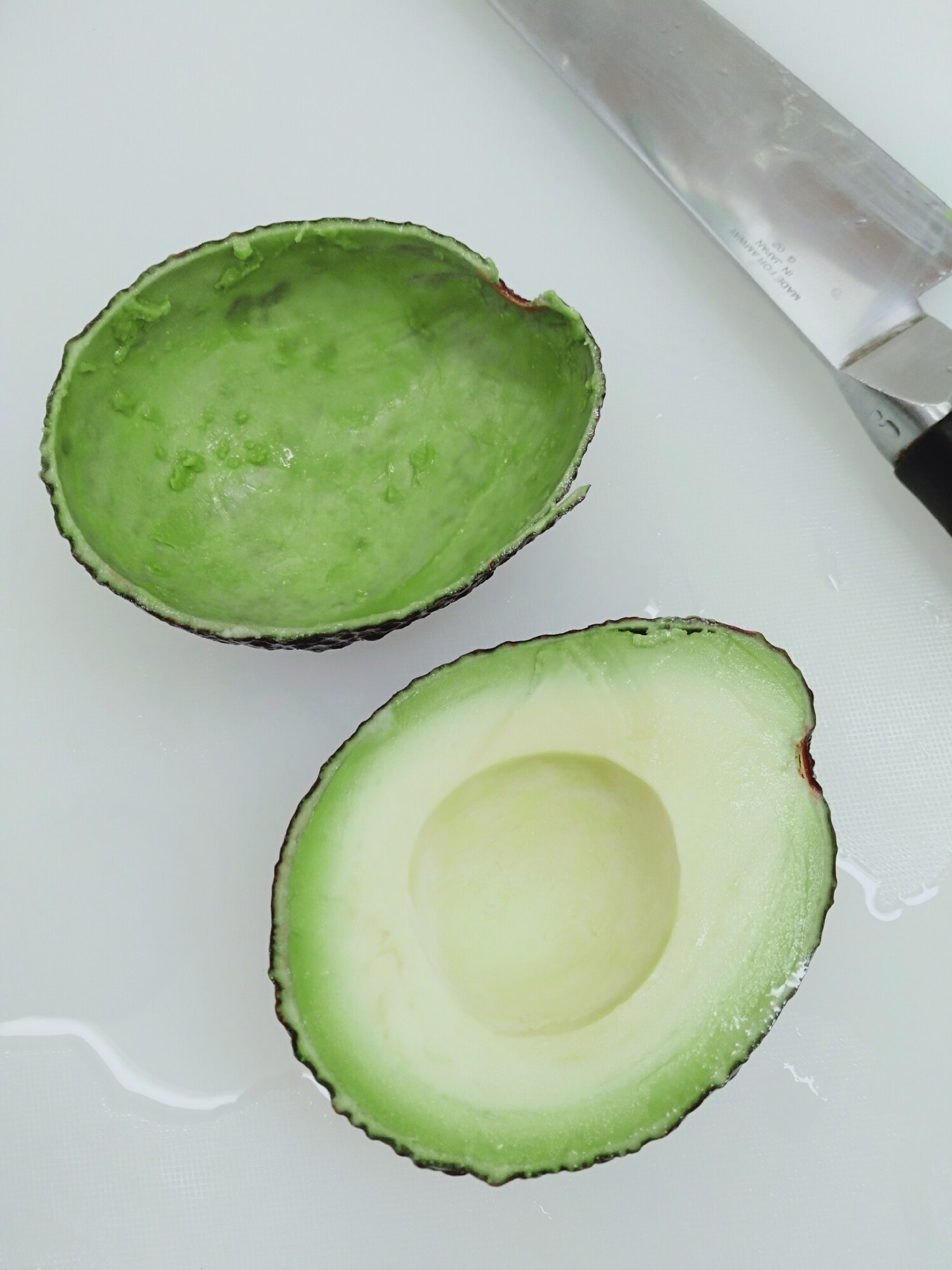 目から鱗! 超簡単アボカドの皮の剥き方 レシピ・作り方 by mie5620