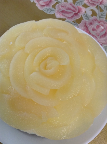 もも缶でバラのように飾ったデコレーションケーキ レシピ 作り方 By Nana Po 楽天レシピ