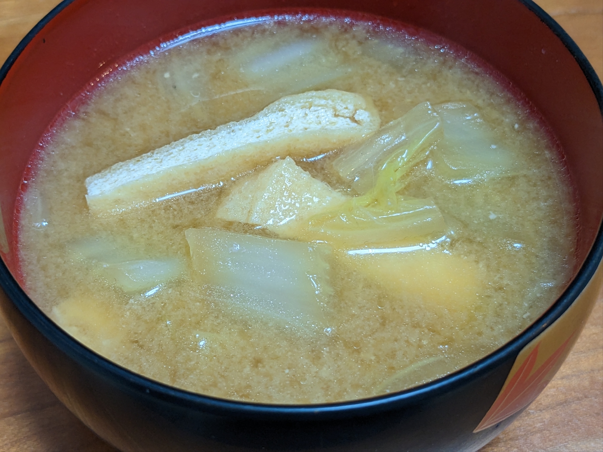 白菜と油揚げのお味噌汁