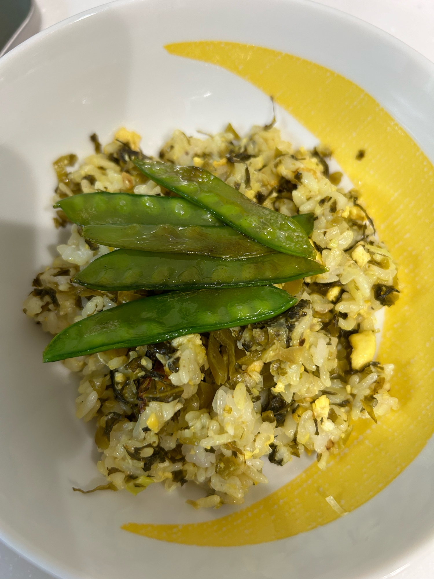 高菜チャーハン　さやえんどう添え