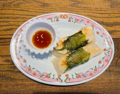 胸肉だけど食べ応えめっちゃある！むしろ普通の餃子より好き！絶対リピ♡ (皿のクセw)