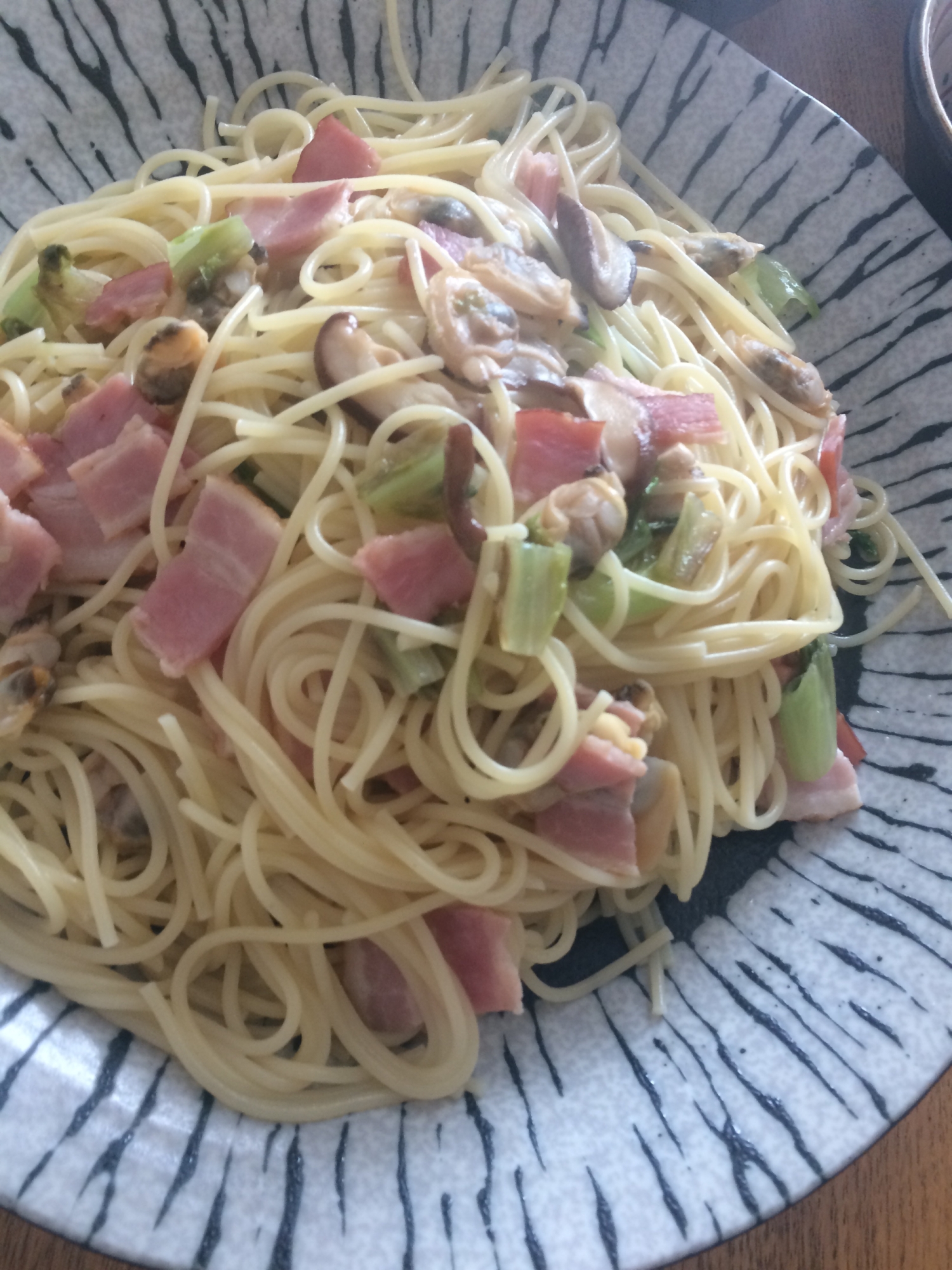 アサリとベーコンの白だしパスタ