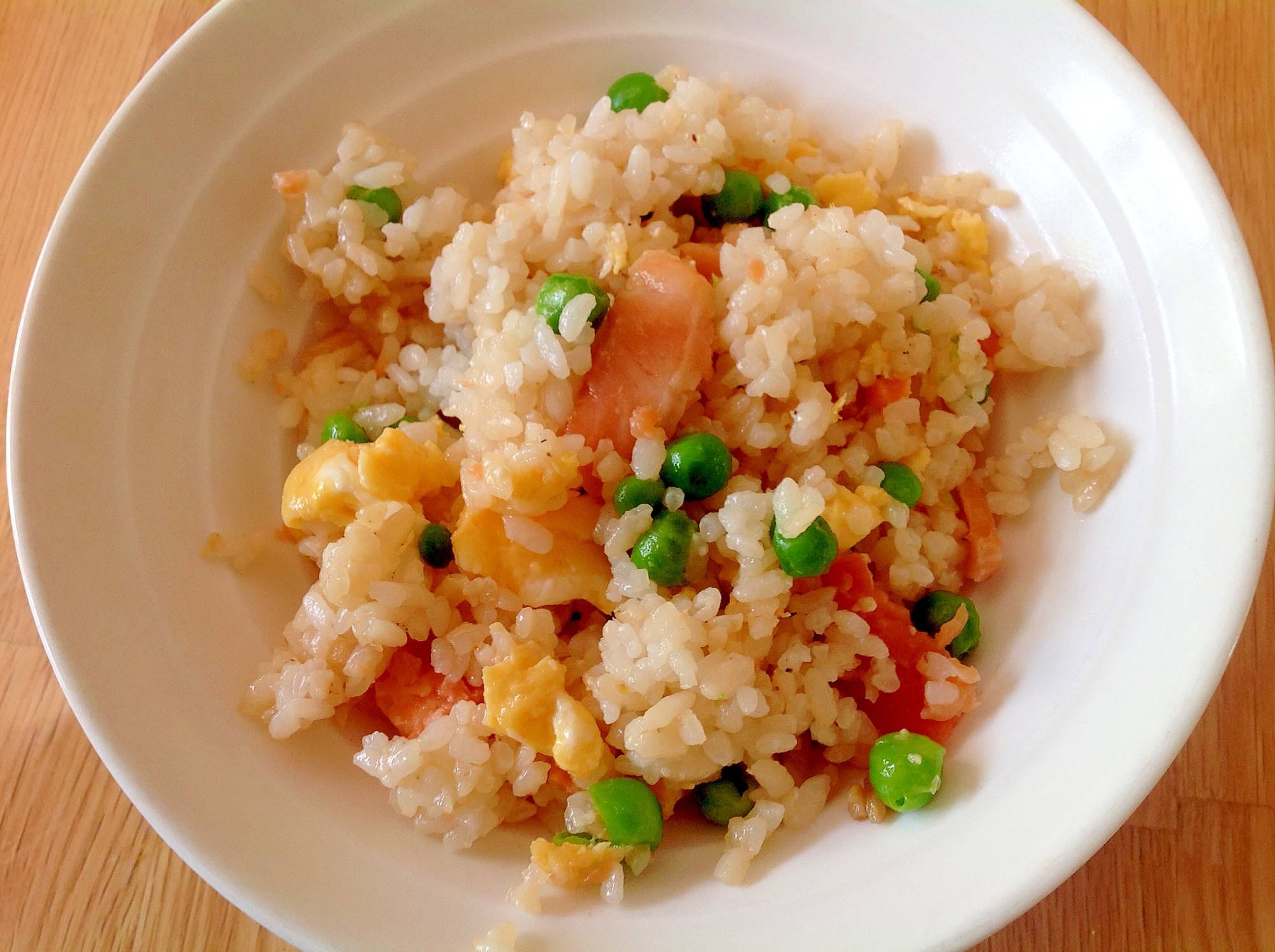 塩鮭とグリーンピースのチャーハン