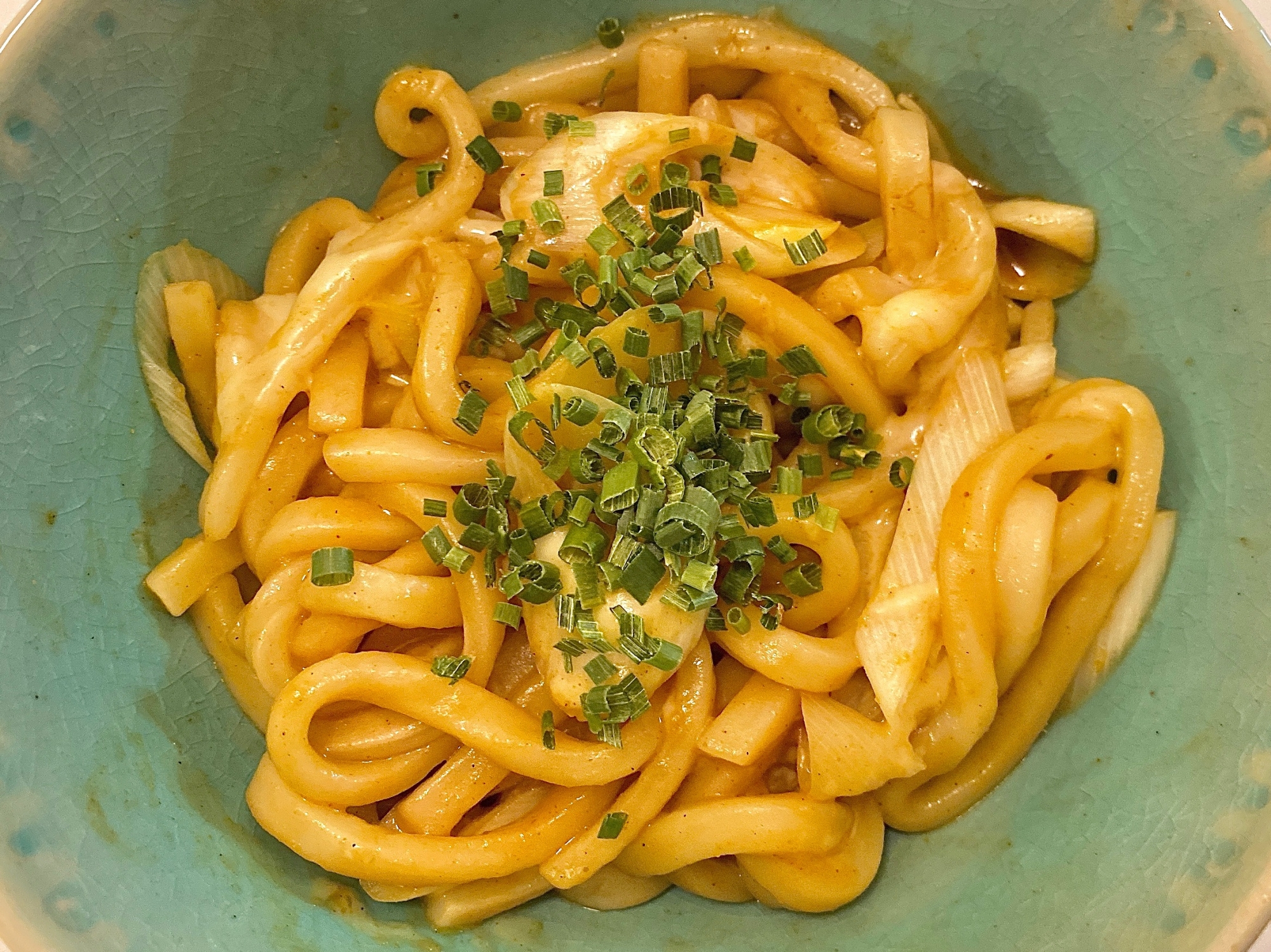 レンジで簡単☆濃厚汁なしチーズカレーうどん