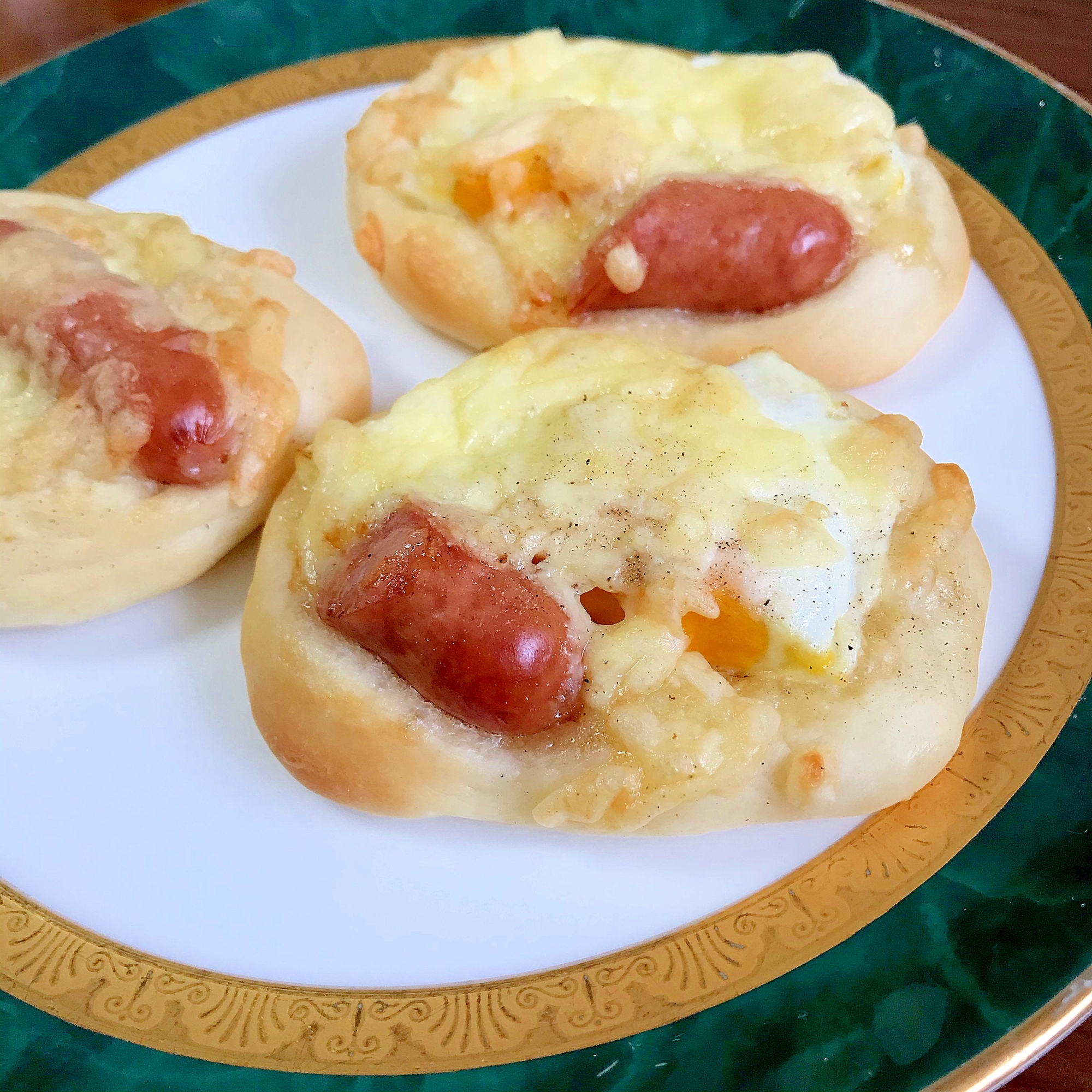 卵とウィンナーの惣菜パン