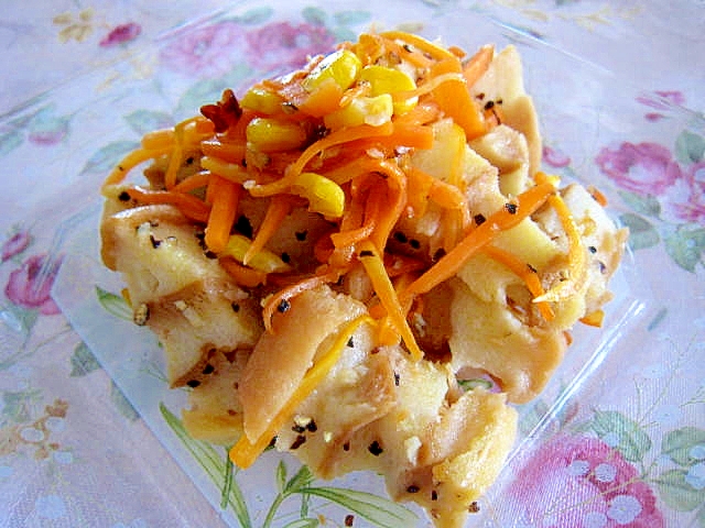 白い皿に盛られた、車麩のペペロン炒め