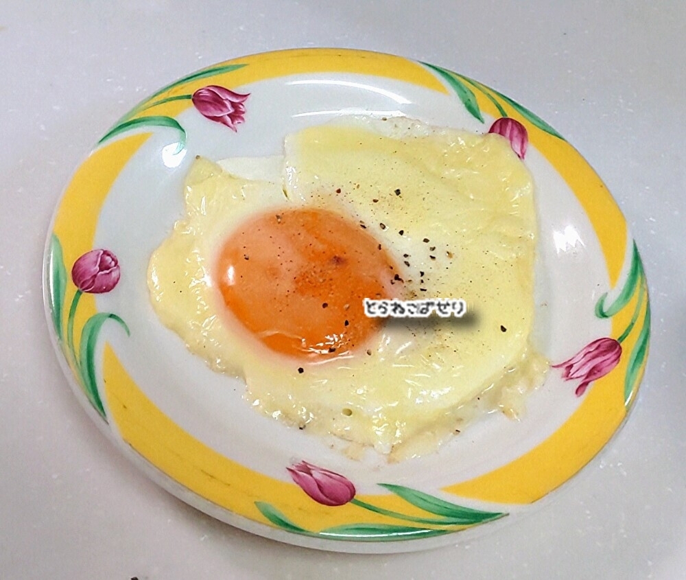 子供作*⁠.⁠✧チーズのせ目玉焼き