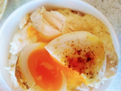 作りおきのカレー粉ゆで卵でしたが鶏ハム、とろろとめちゃくちゃ合いました♡ストックあるので今日は温玉で作りますね( ´ ▽ ` )ﾉ