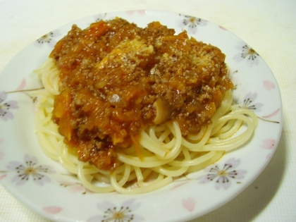 じっくり煮込んだだけあってソースが美味しく仕上がりました♪
今回は挽き肉の油だけで野菜を炒めました
煮込めば溶けてくるんで余った野菜とかでまた調理してみます＾＾